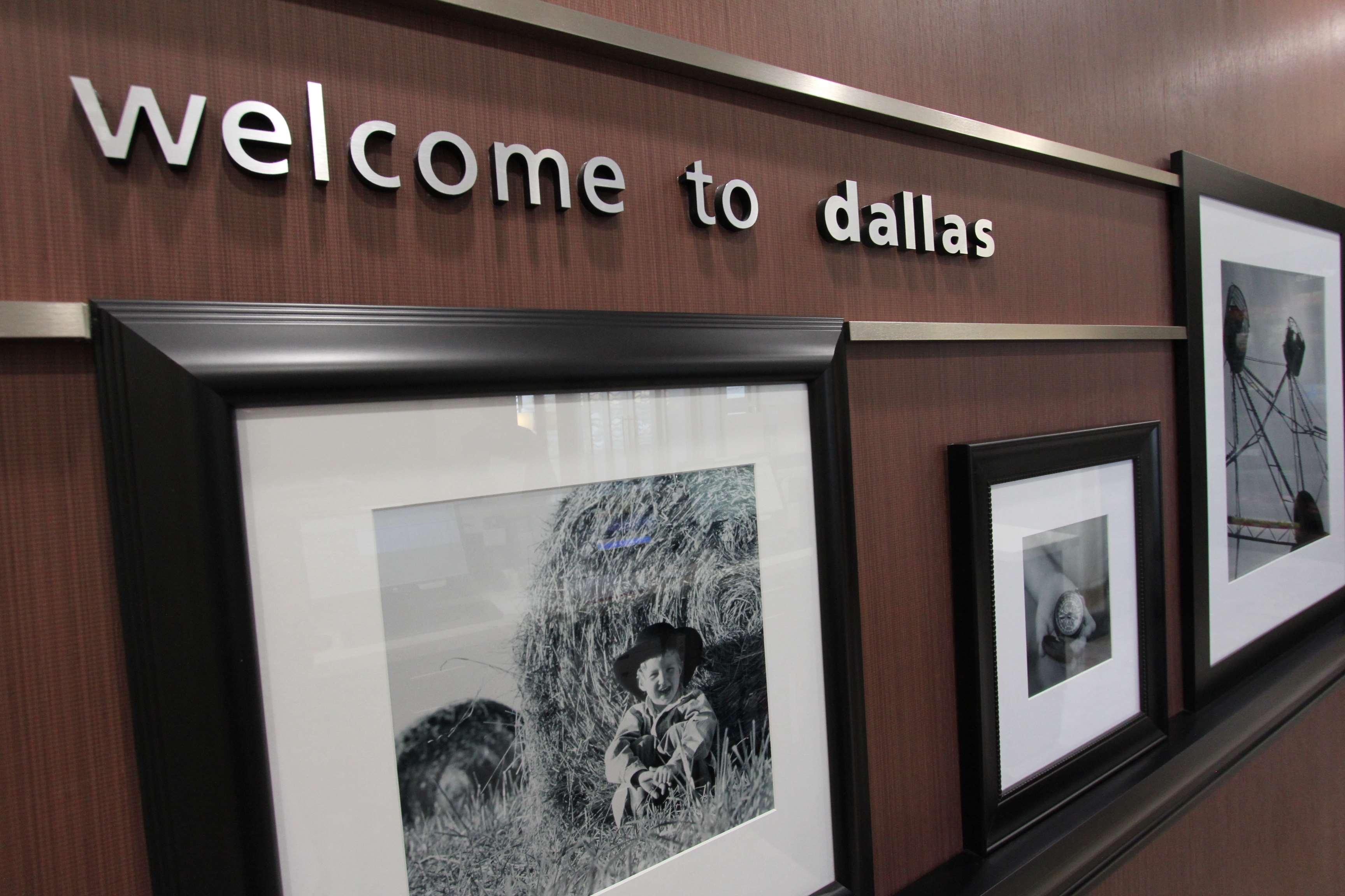 Hampton Inn & Suites Dallas Market Center Exterior photo