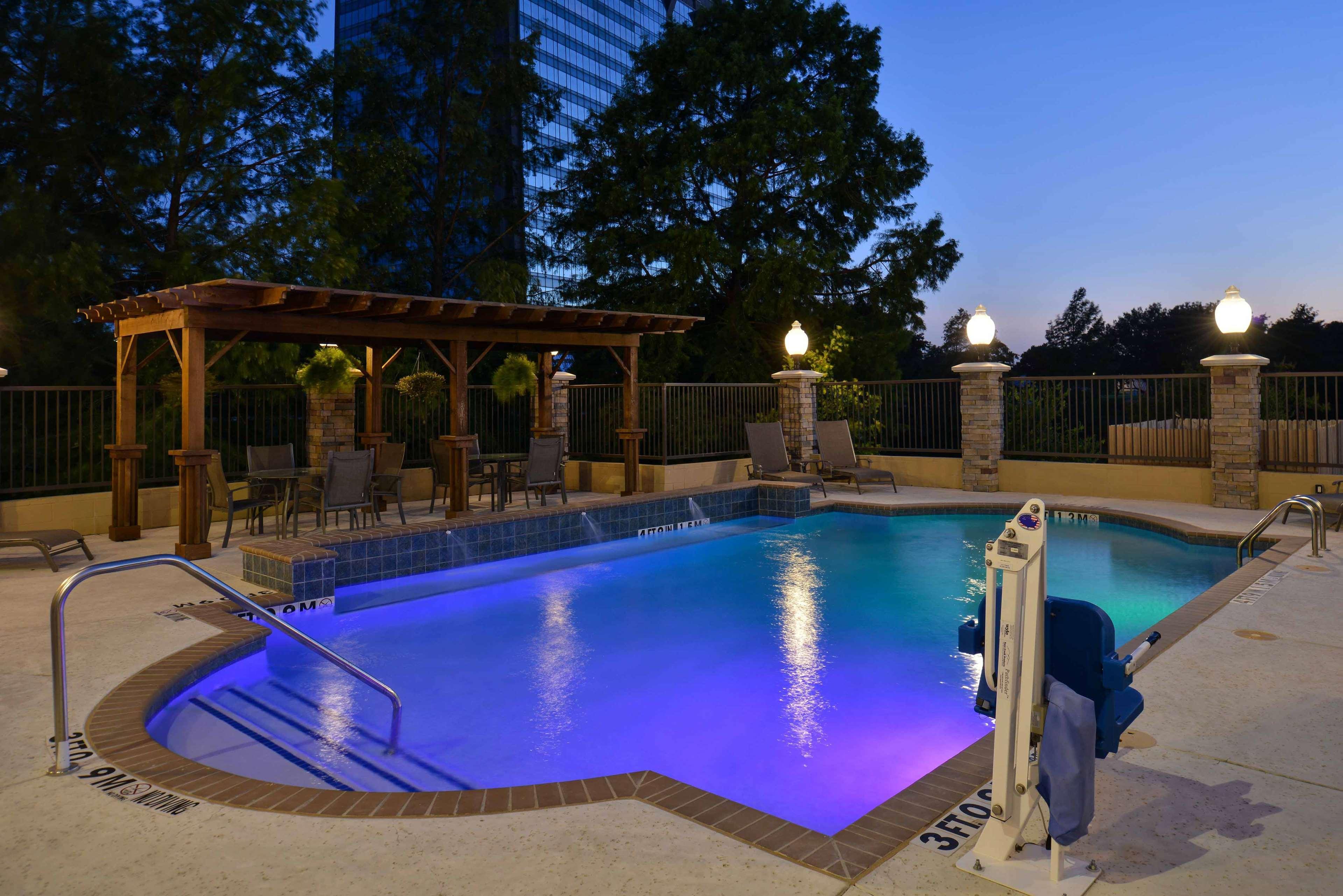 Hampton Inn & Suites Dallas Market Center Exterior photo