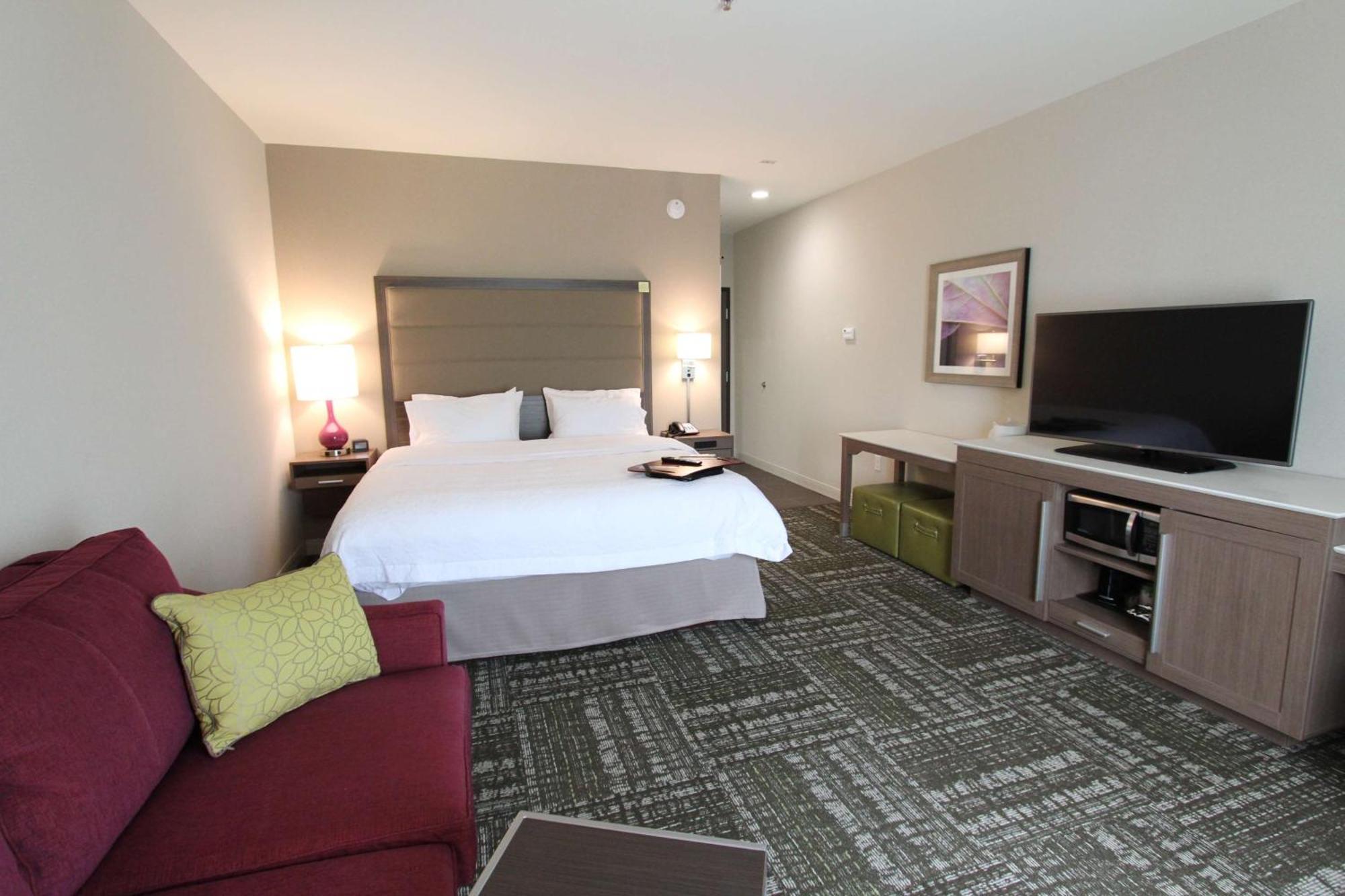 Hampton Inn & Suites Dallas Market Center Exterior photo